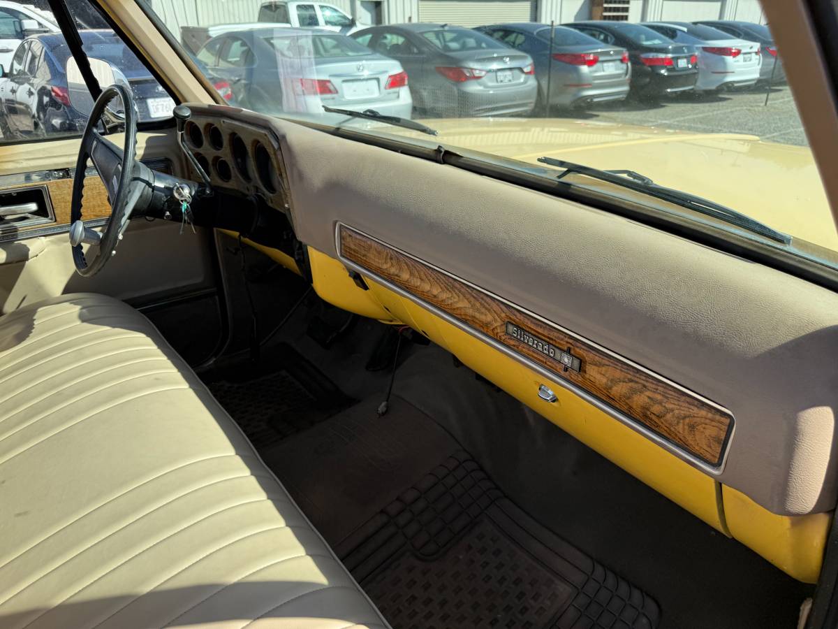 Chevrolet-c10-scottsdale-1977-yellow-5