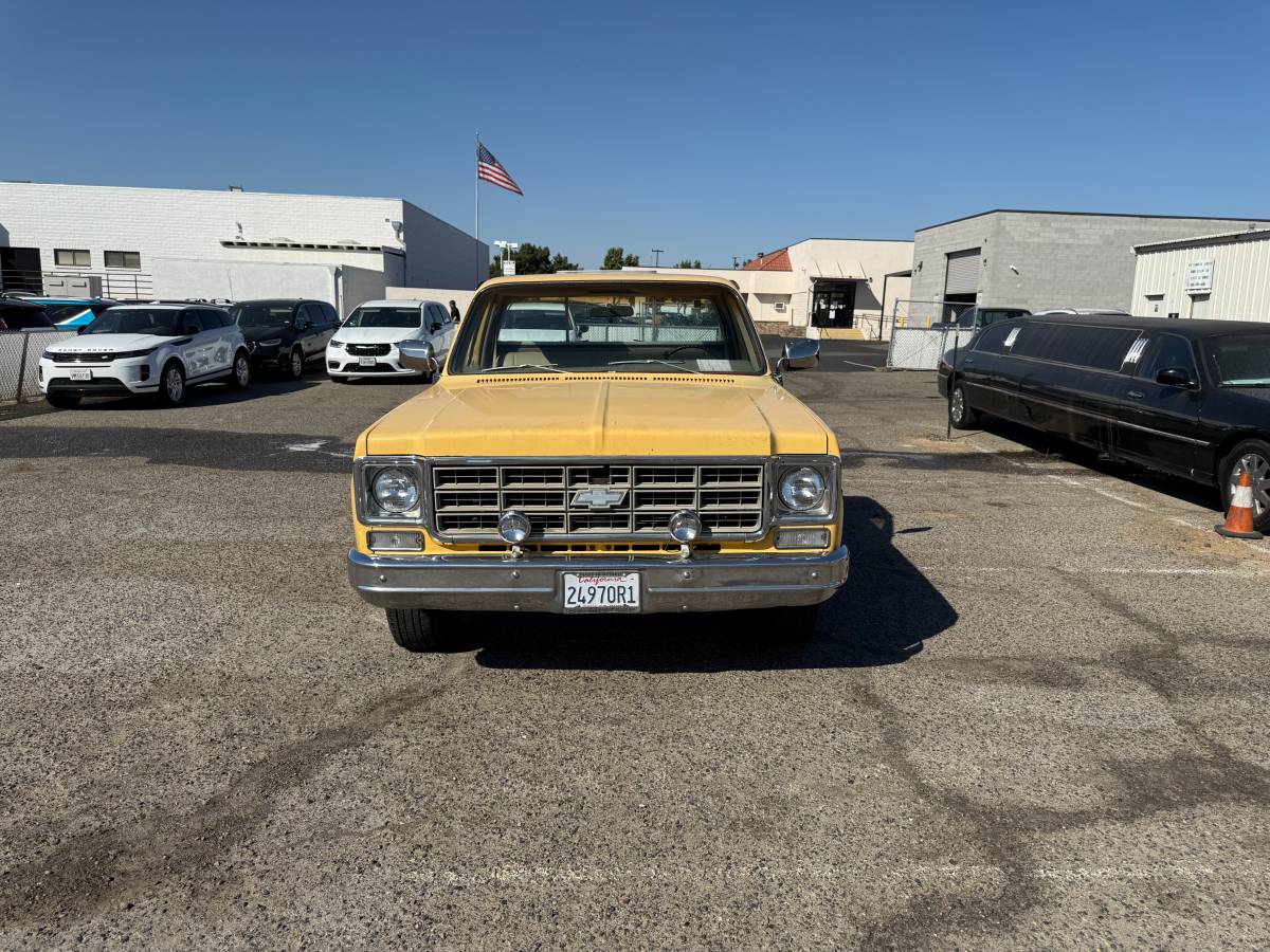Chevrolet-c10-scottsdale-1977-yellow