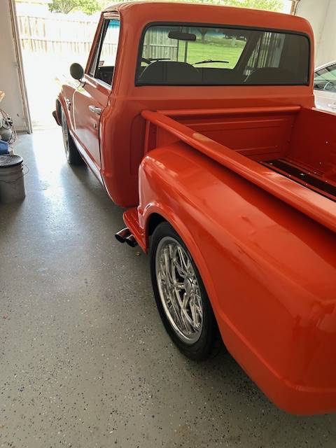 Chevrolet-c10-stepside-1967-orange-1