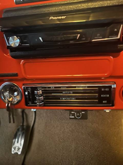 Chevrolet-c10-stepside-1967-orange-11