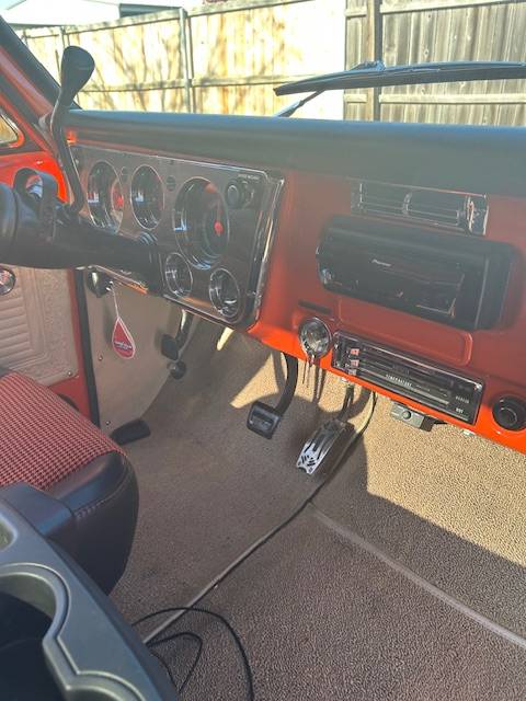 Chevrolet-c10-stepside-1967-orange-3