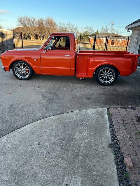 Chevrolet-c10-stepside-1967-orange