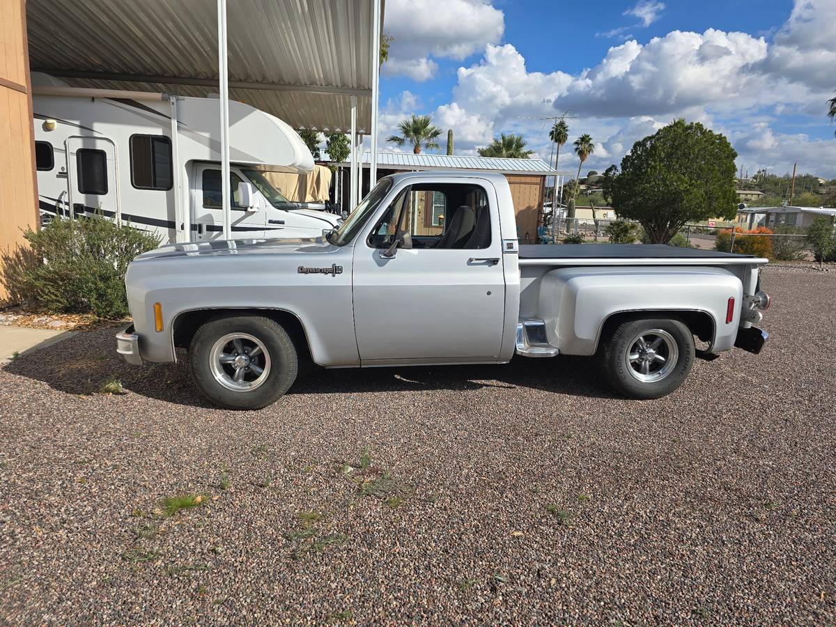 Chevrolet-c10-stepside-1973-silver-5