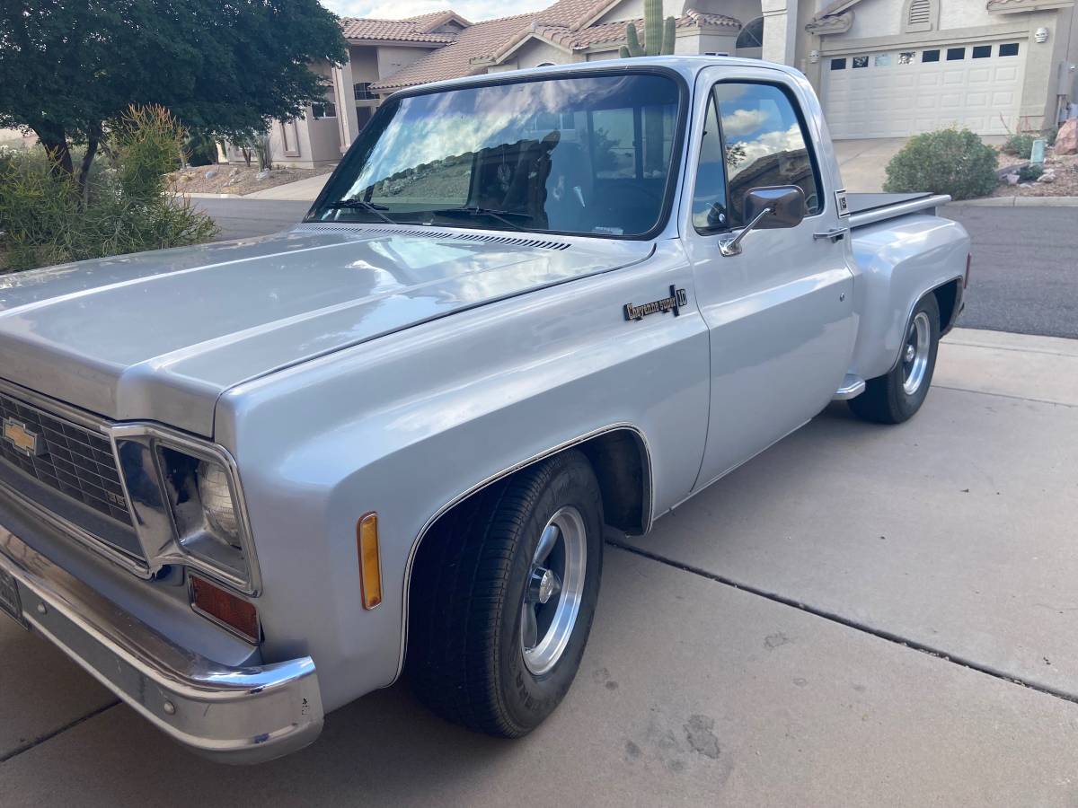 Chevrolet-c10-stepside-1973-silver