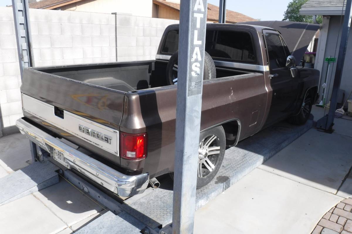 Chevrolet-c10-swb-1984-brown-14