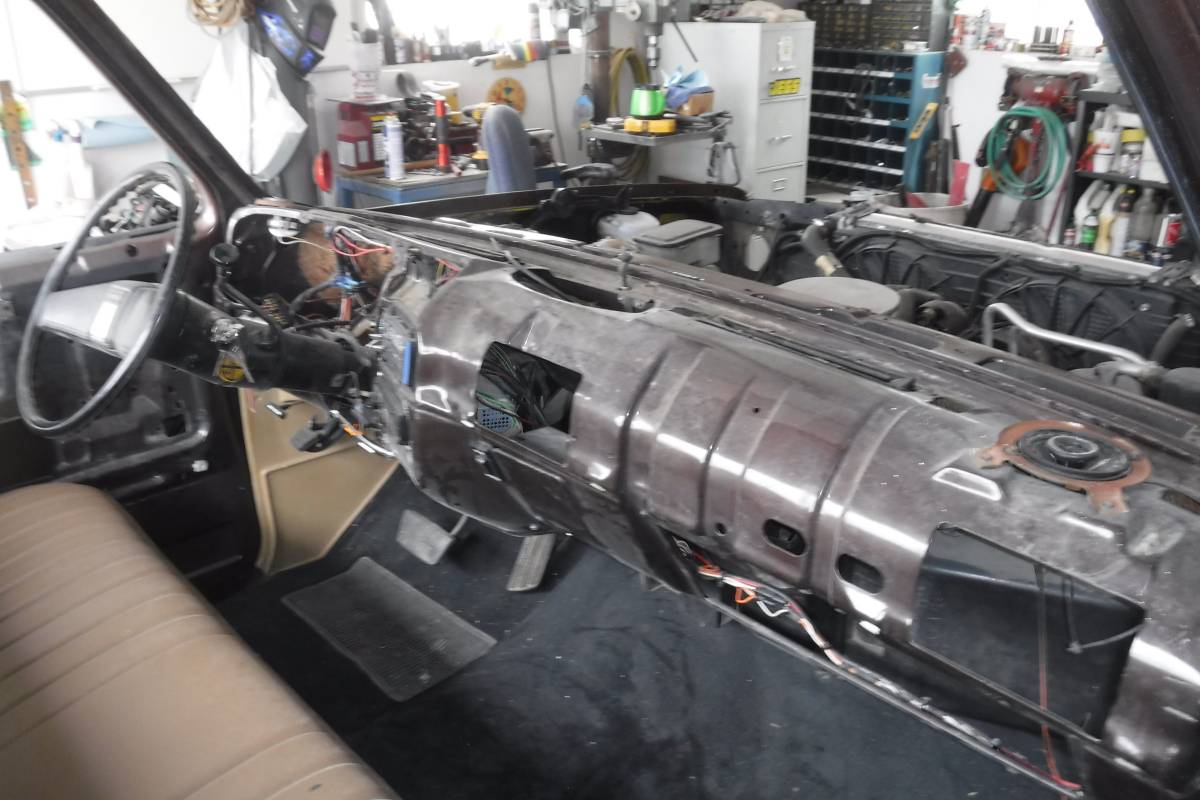 Chevrolet-c10-swb-1984-brown-23