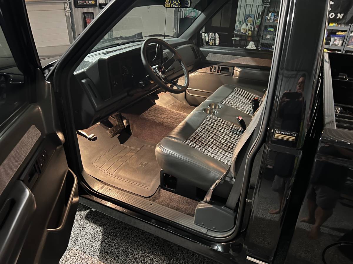 Chevrolet-c1500-1989-black-13