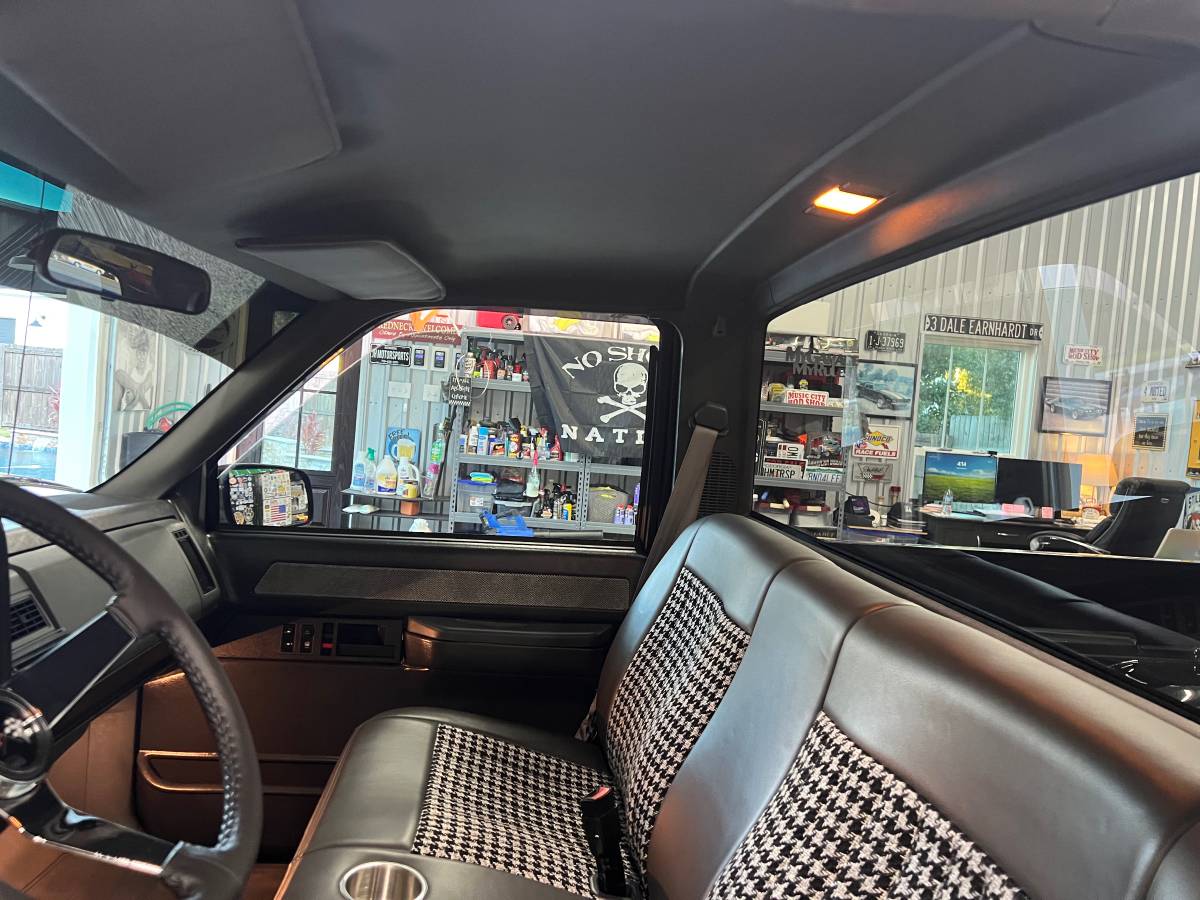 Chevrolet-c1500-1989-black-14