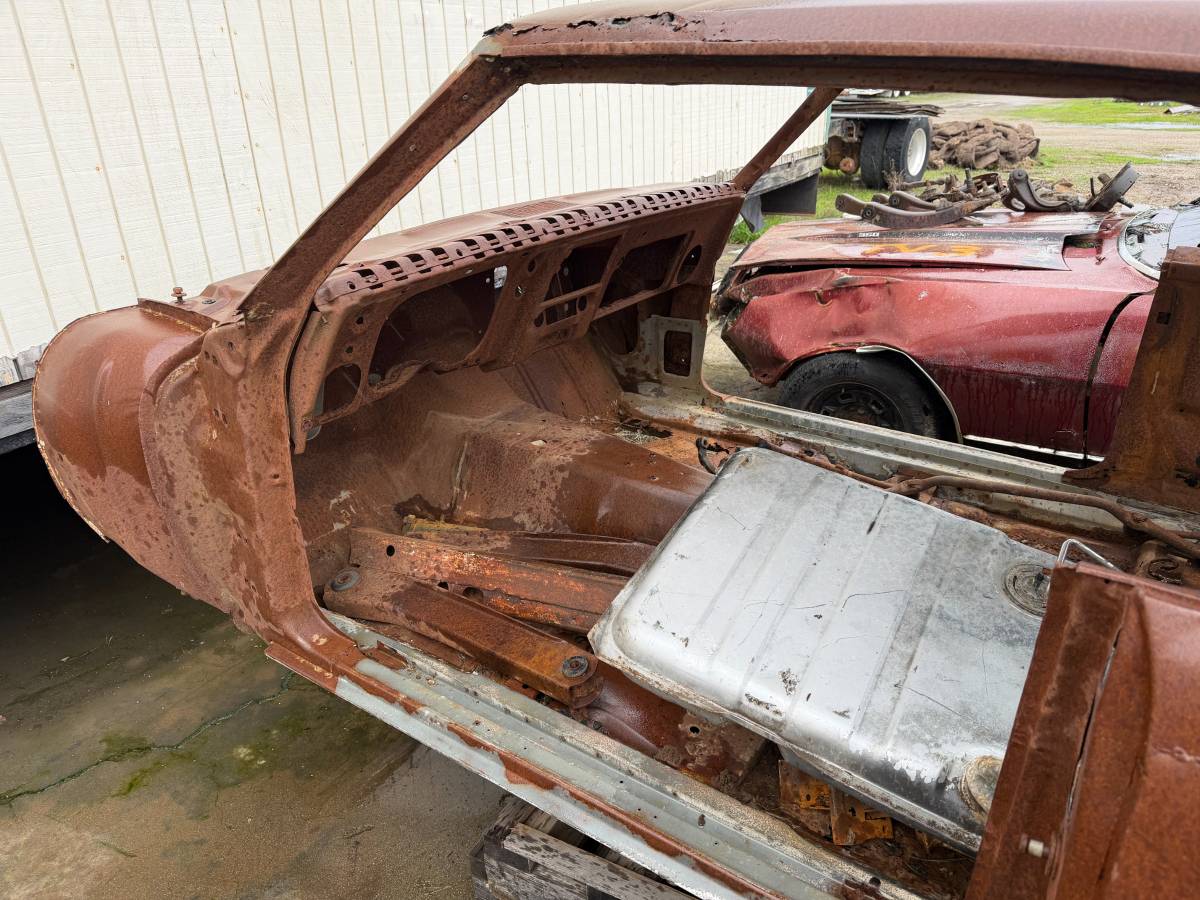Chevrolet-camaro-1967-white-11