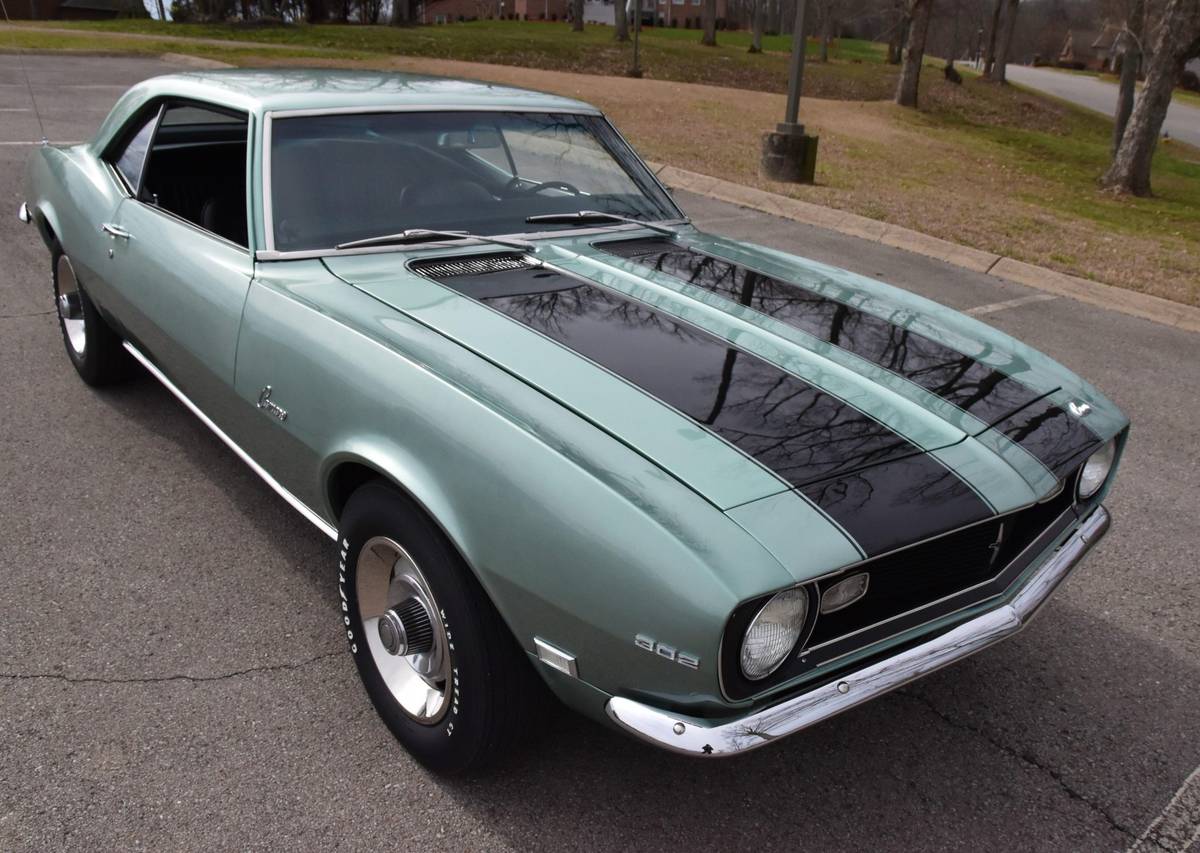 Chevrolet-camaro-1968-green