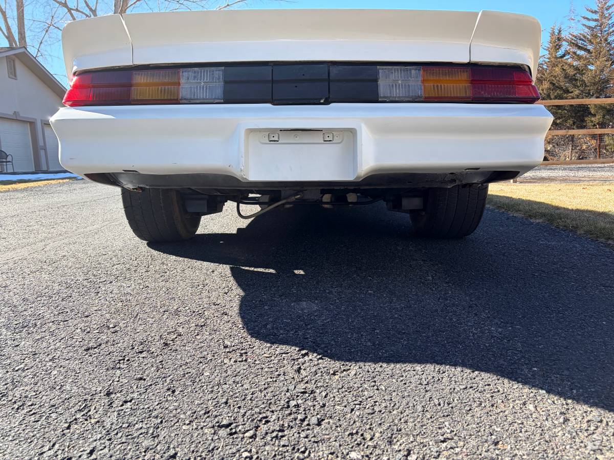 Chevrolet-camaro-1979-white-10