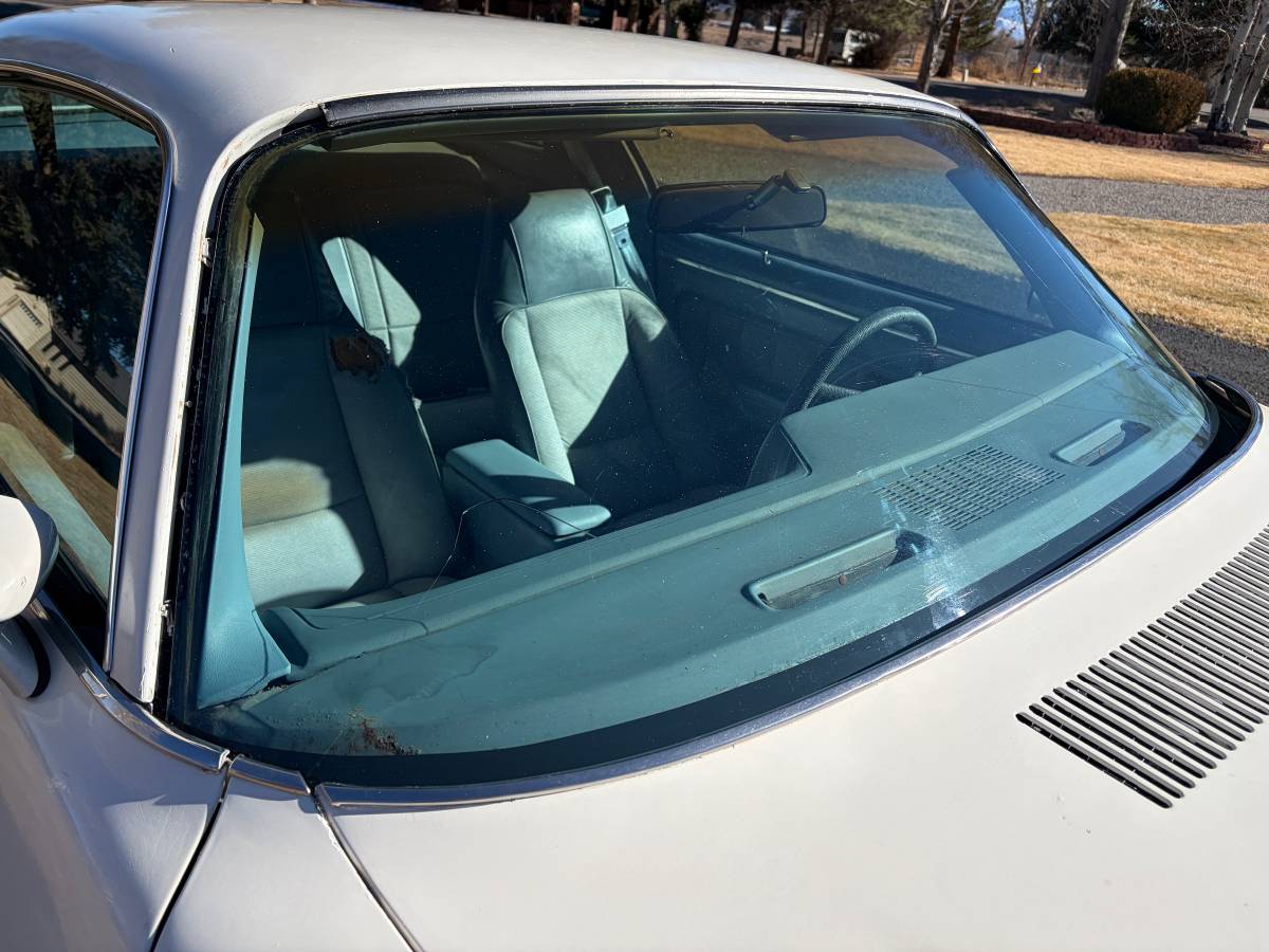 Chevrolet-camaro-1979-white-15