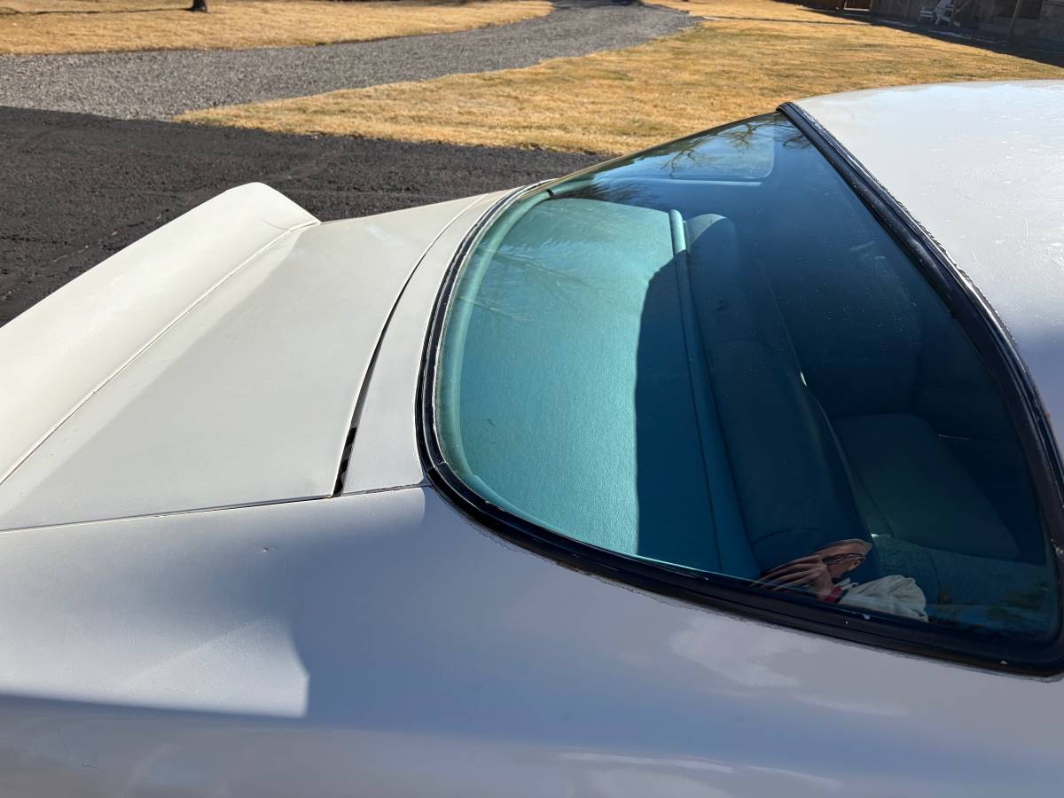 Chevrolet-camaro-1979-white-17