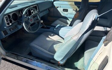 Chevrolet-camaro-1979-white-18