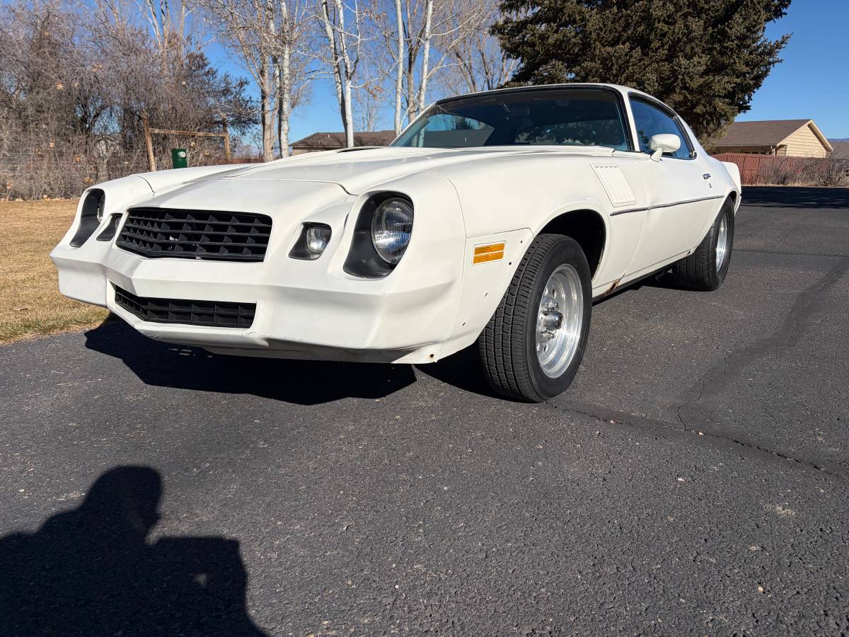 Chevrolet-camaro-1979-white-2