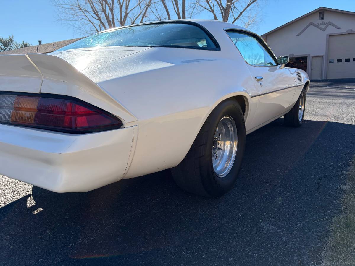 Chevrolet-camaro-1979-white-3