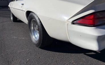 Chevrolet-camaro-1979-white-4