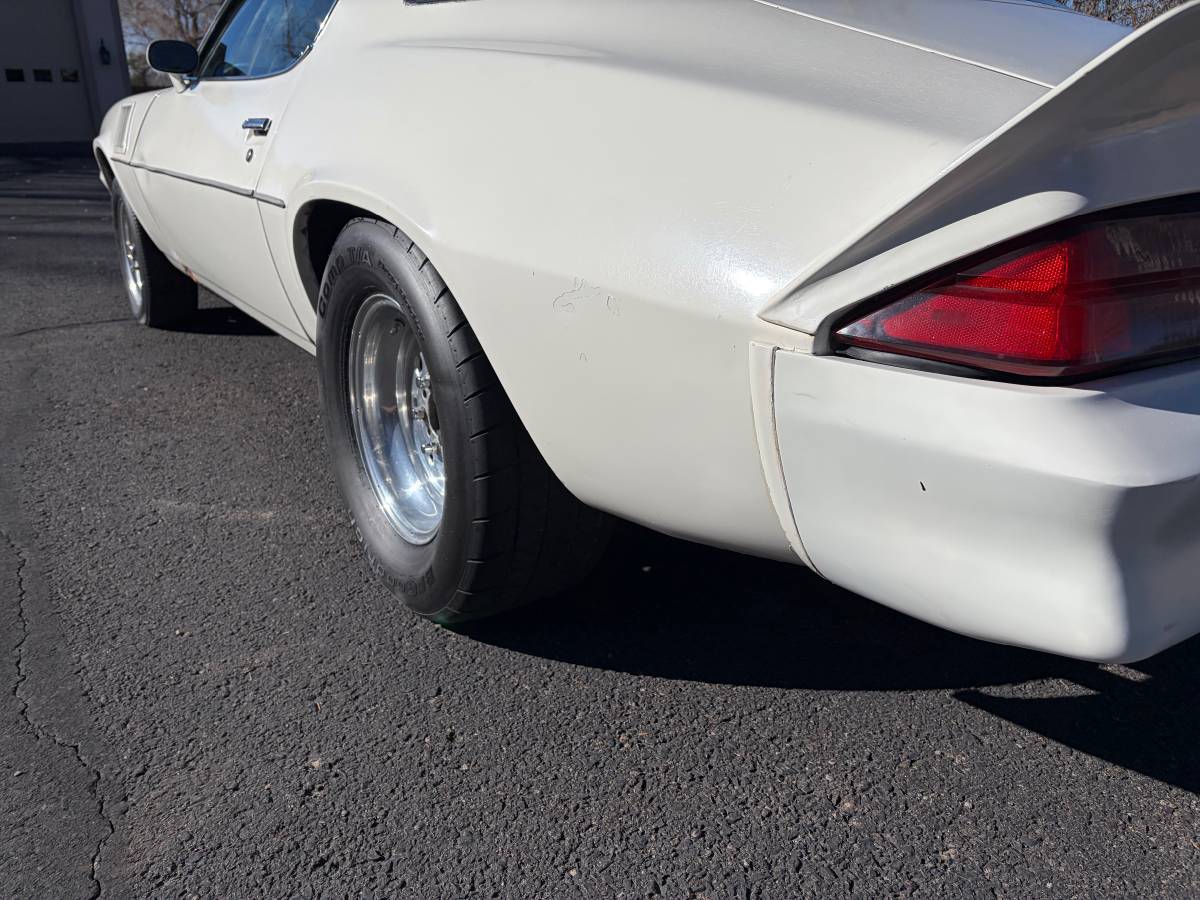 Chevrolet-camaro-1979-white-4