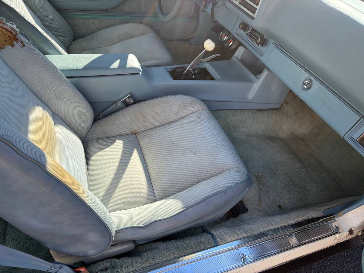 Chevrolet-camaro-1979-white-5