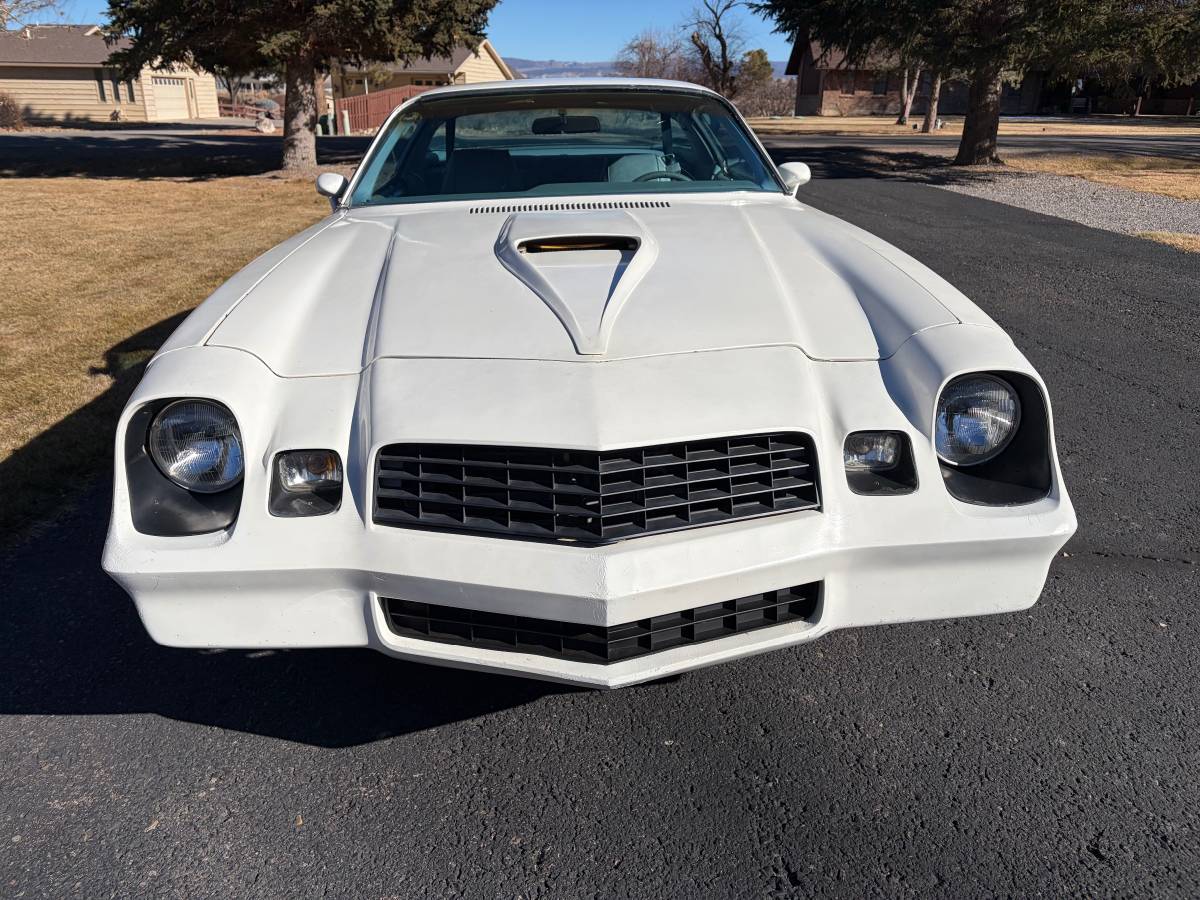 Chevrolet-camaro-1979-white