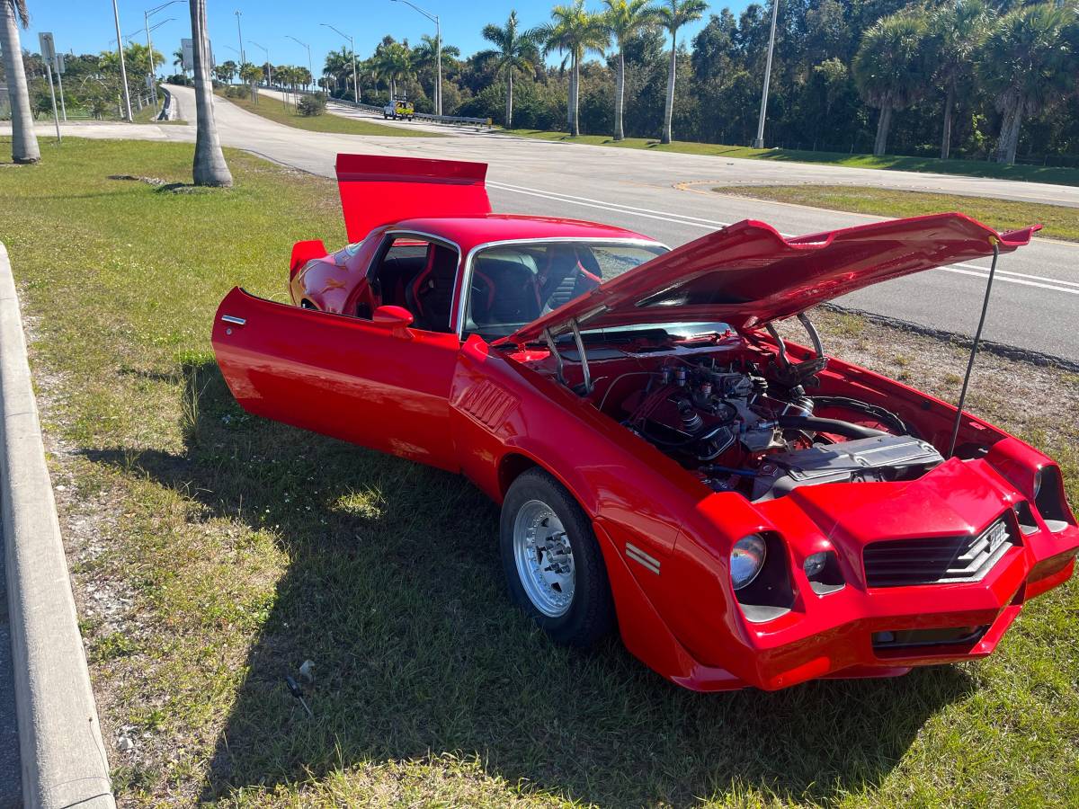 Chevrolet-camaro-1980-red-10