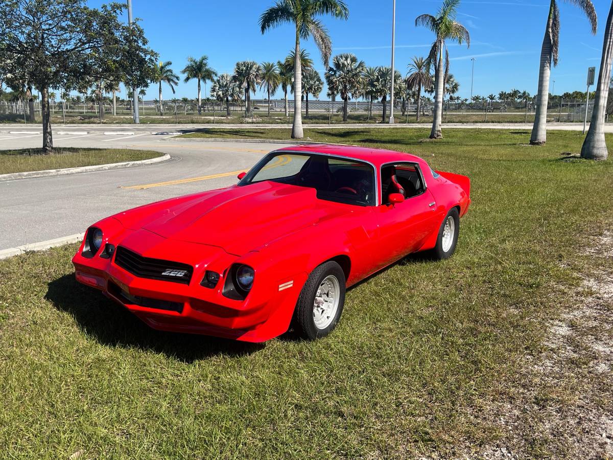 Chevrolet-camaro-1980-red-2