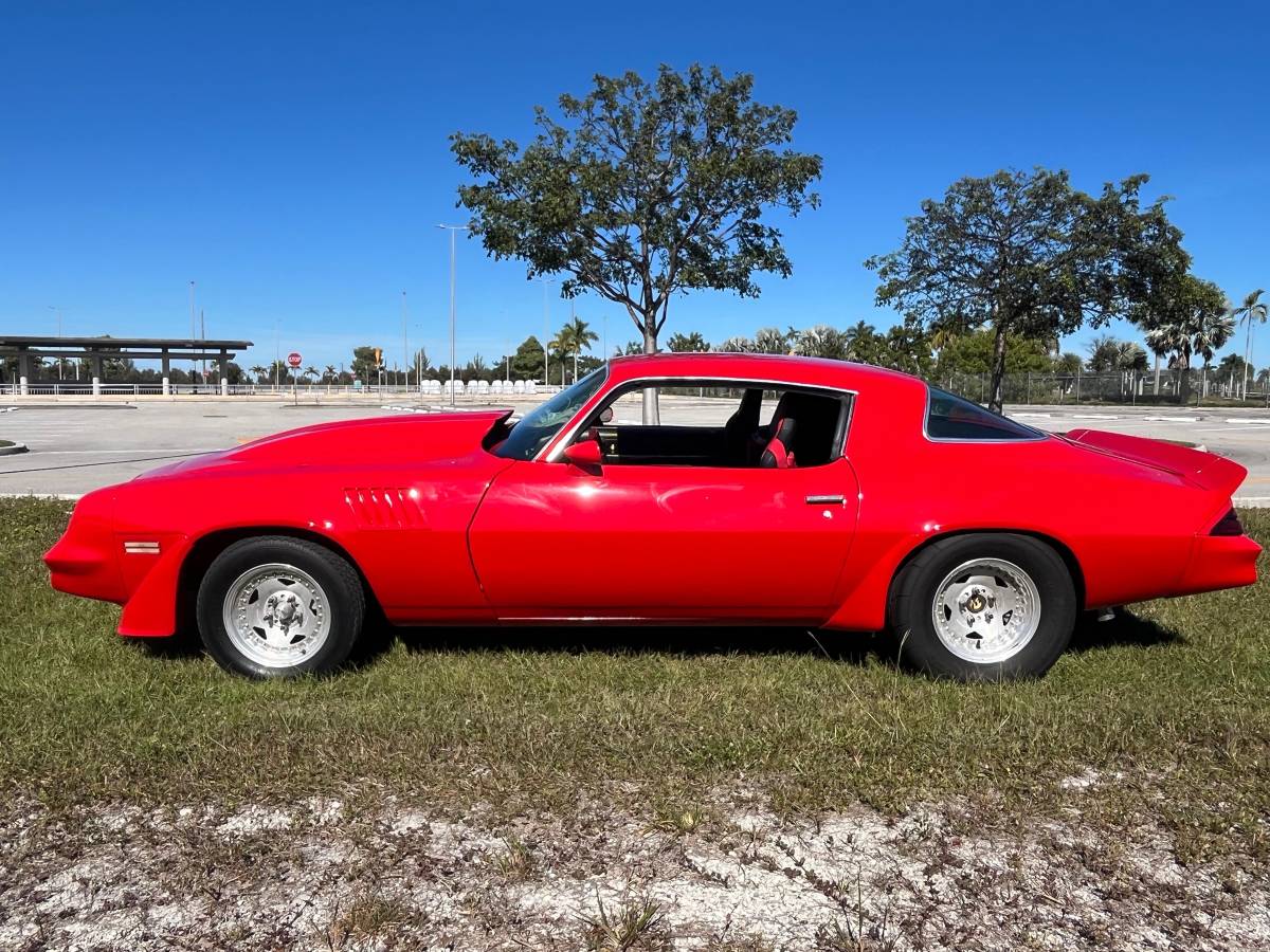 Chevrolet-camaro-1980-red-6