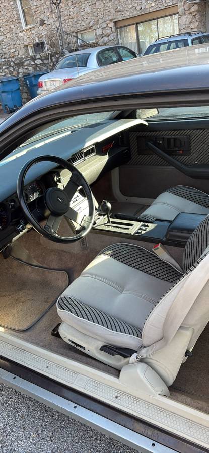 Chevrolet-camaro-1984-grey-1