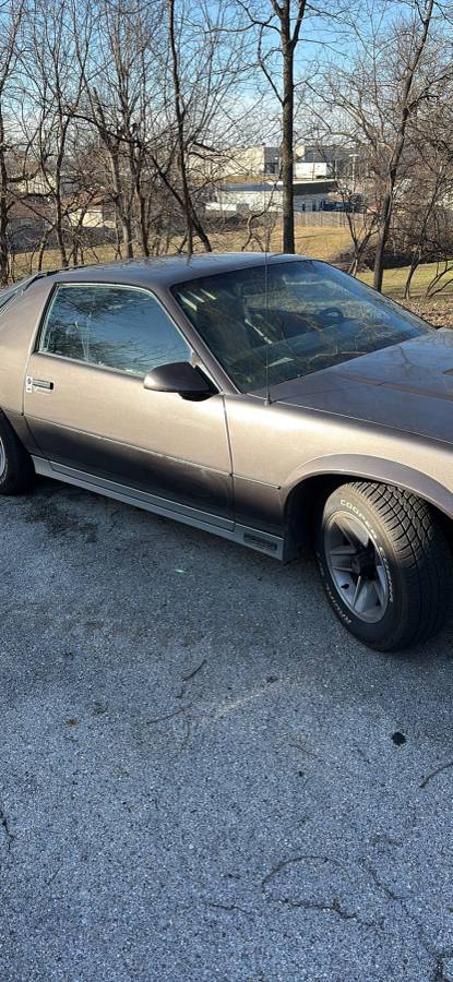 Chevrolet-camaro-1984-grey-2