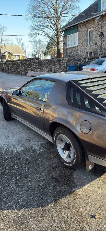 Chevrolet-camaro-1984-grey-3