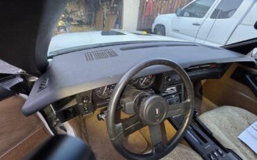 Chevrolet-camaro-iroc-z-1986-white-14