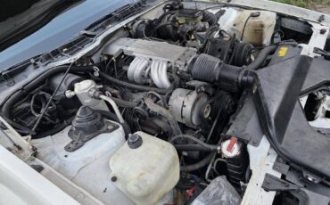 Chevrolet-camaro-iroc-z-1986-white-15