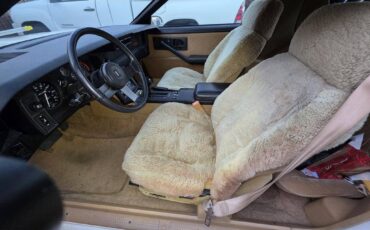 Chevrolet-camaro-iroc-z-1986-white-16