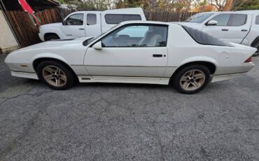 Chevrolet-camaro-iroc-z-1986-white-5