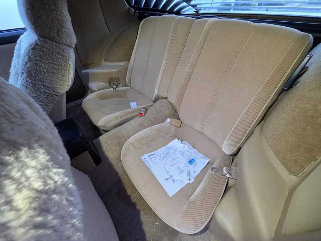 Chevrolet-camaro-iroc-z-1986-white