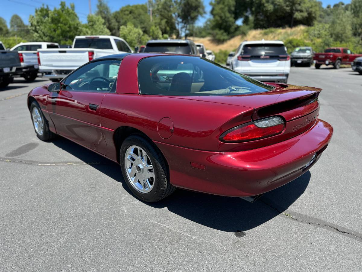 Chevrolet-camaro-sport-coupe-amp-convertible-1995-red-10