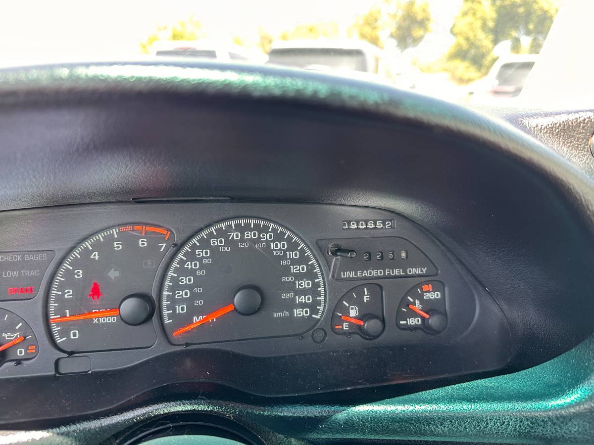 Chevrolet-camaro-sport-coupe-amp-convertible-1995-red-3