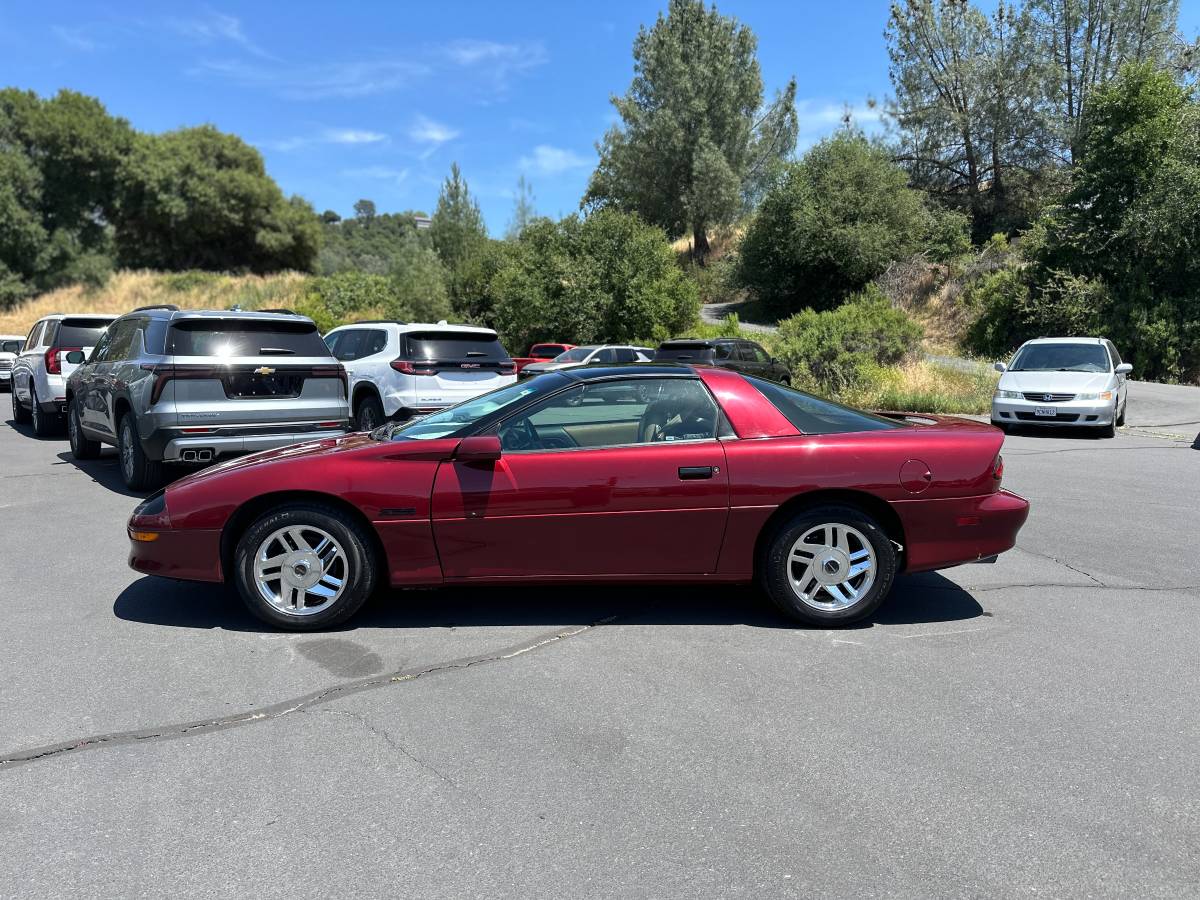 Chevrolet-camaro-sport-coupe-amp-convertible-1995-red-4