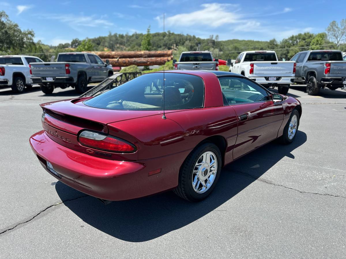 Chevrolet-camaro-sport-coupe-amp-convertible-1995-red-8