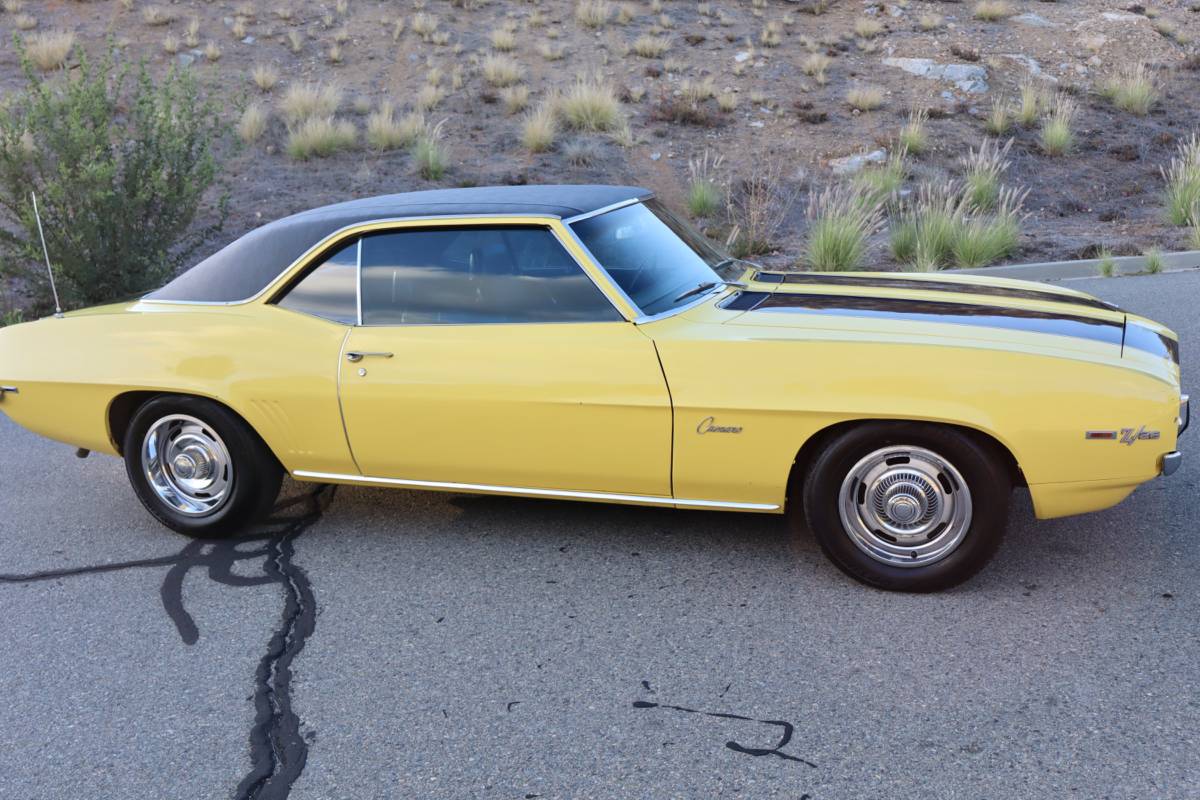 Chevrolet-camaro-z28-1969-12