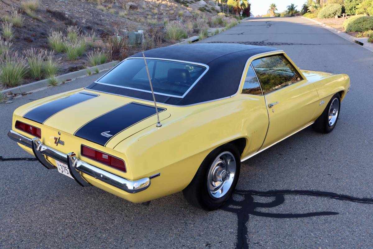 Chevrolet-camaro-z28-1969-14