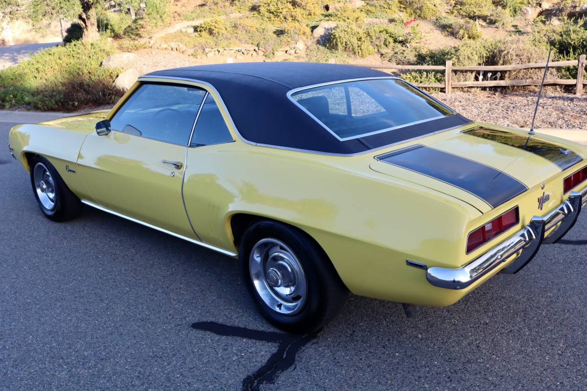 Chevrolet-camaro-z28-1969-17