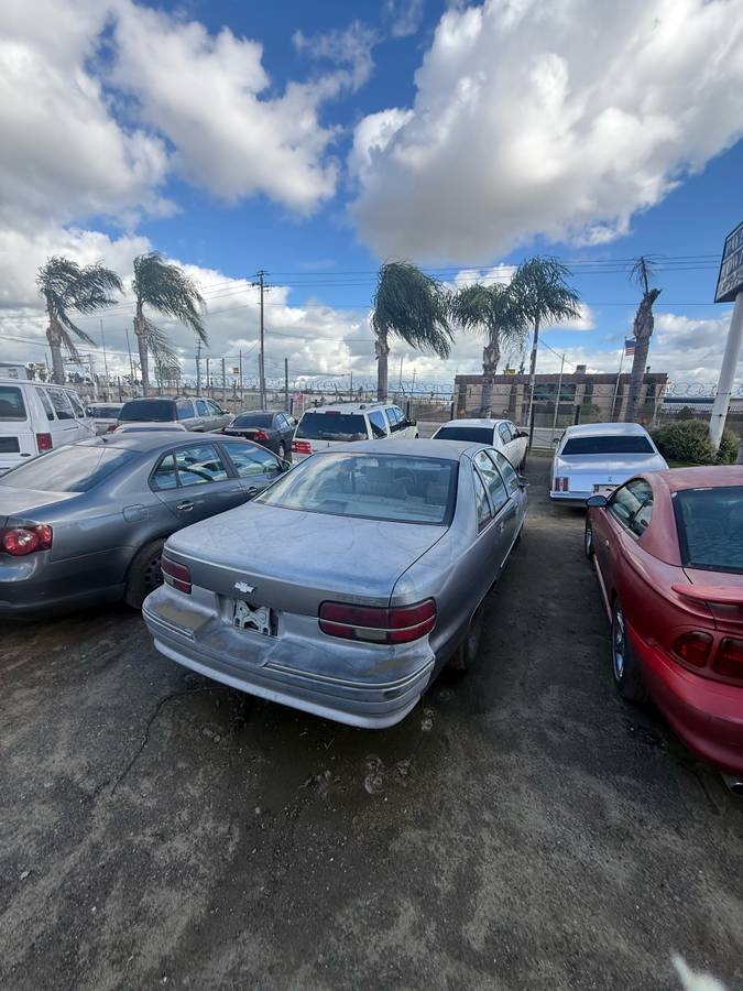 Chevrolet-caprice-1995-grey-3