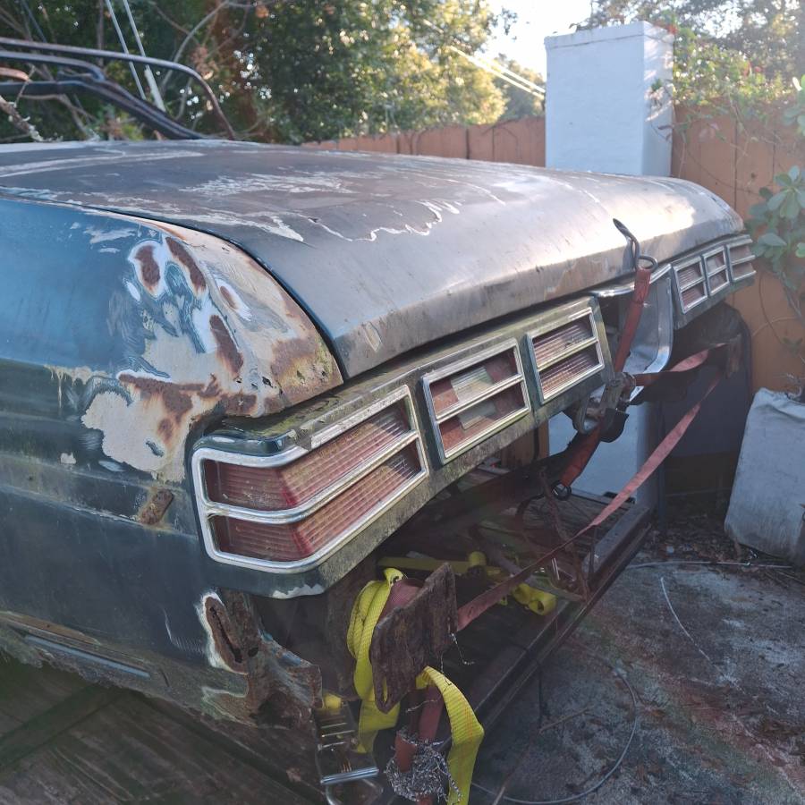 Chevrolet-caprice-classic-1975-green-15