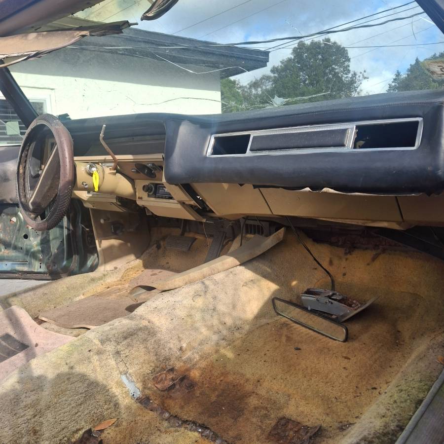 Chevrolet-caprice-classic-1975-green-16