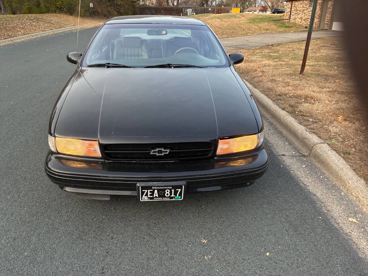 Chevrolet-caprice-classic-amp-classic-wagon-1996-black-1