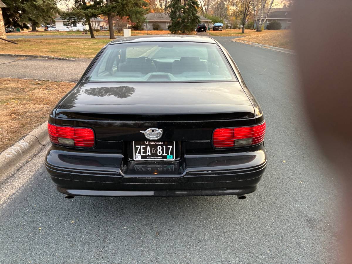 Chevrolet-caprice-classic-amp-classic-wagon-1996-black-3