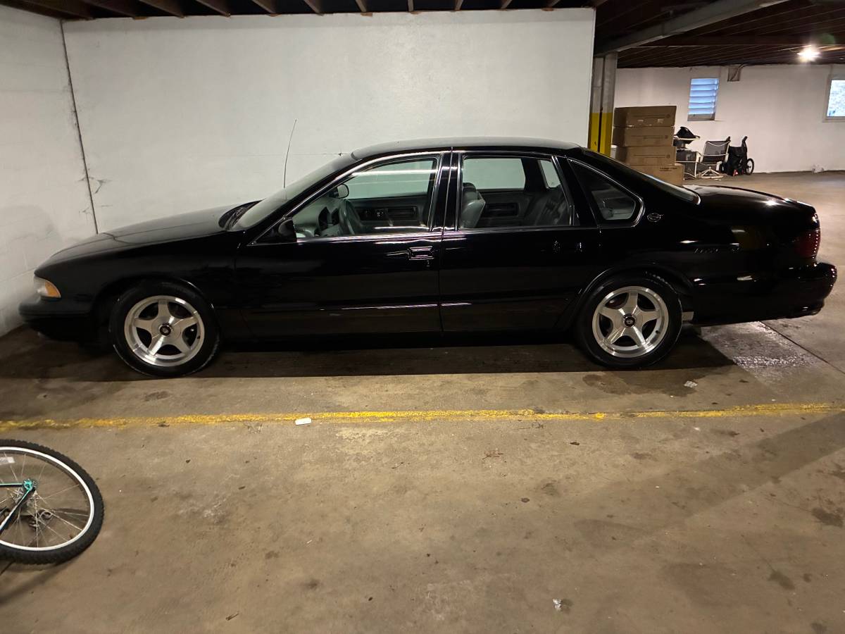 Chevrolet-caprice-classic-amp-classic-wagon-1996-black