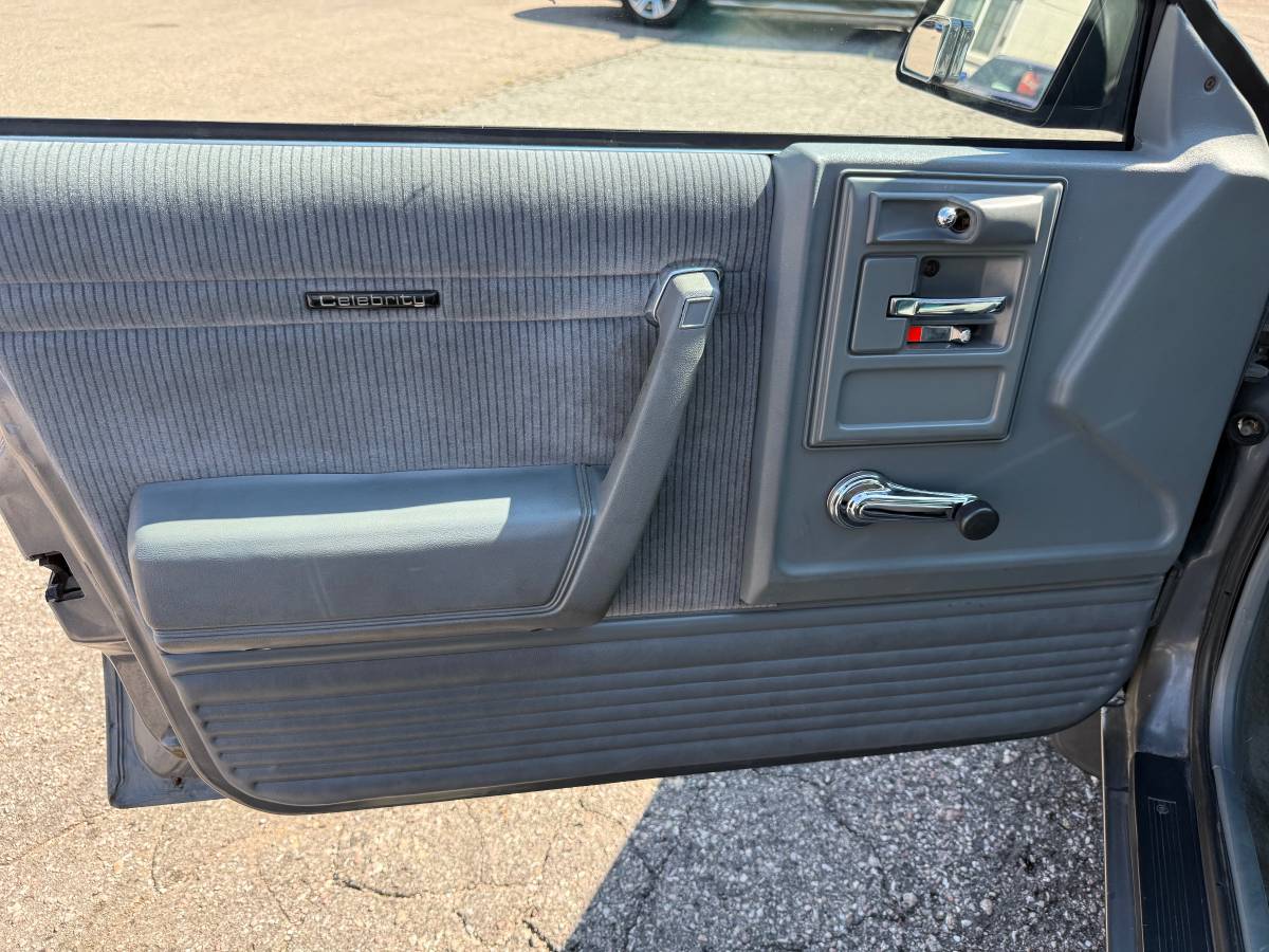 Chevrolet-celebrity-1986-11