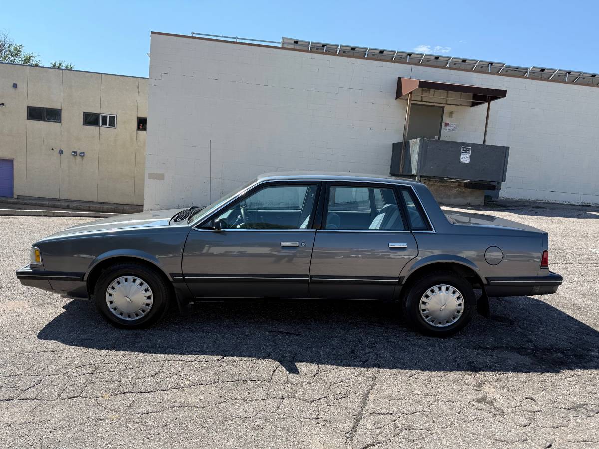 Chevrolet-celebrity-1986-3